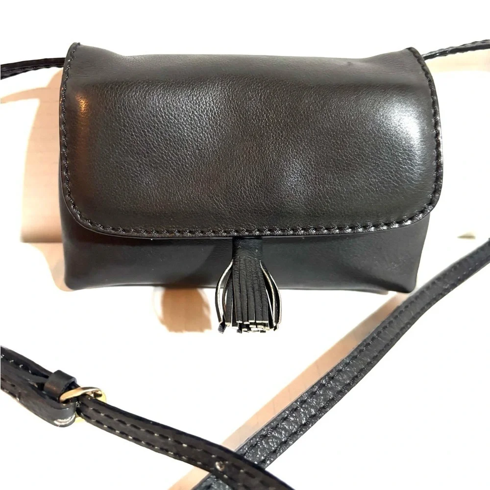 Bottega Veneta small Elegant Black Leather Crossbody Bag